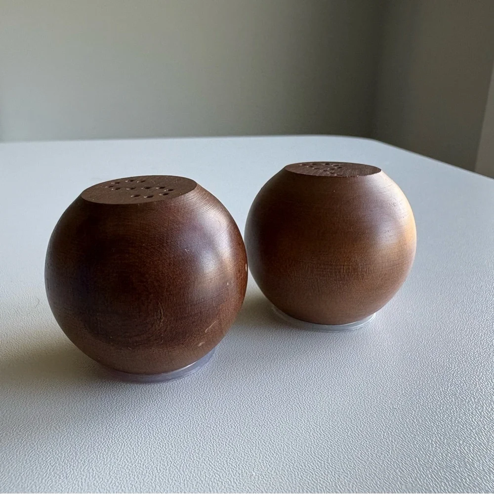 Mid-Century Modern wood salt and pepper shakers set with 4 wooden napkin rings